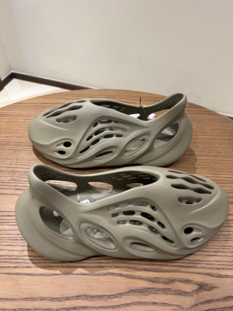 yeezy foam runner fake vs real